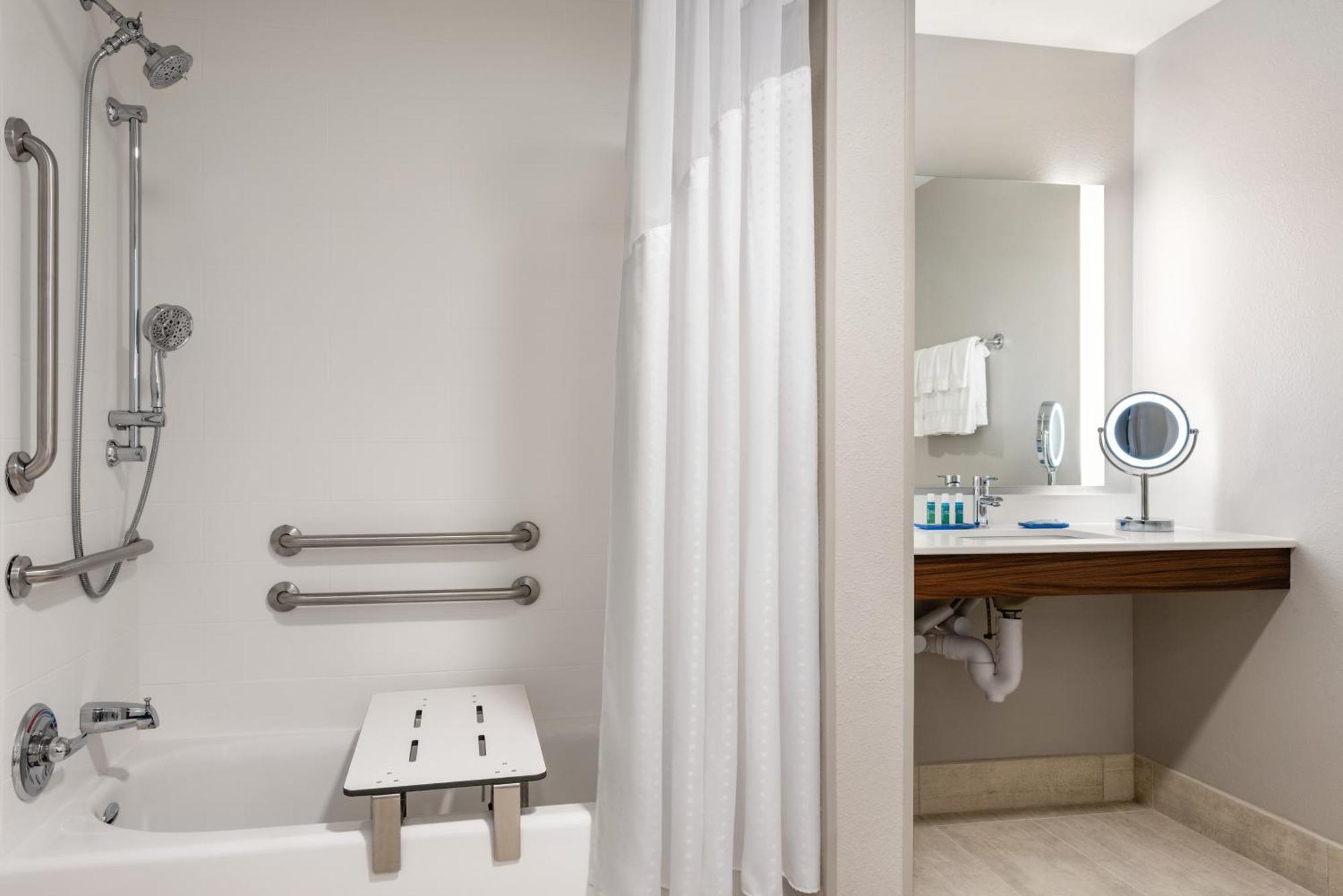 Holiday Inn Express & Suites - West Des Moines - Jordan Creek By Ihg Экстерьер фото